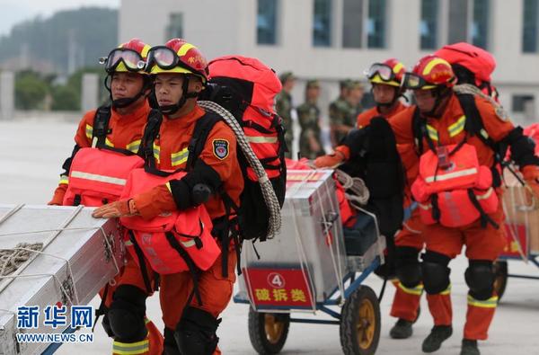 湖北省公安消防部队跨区域地震救援实战拉动演