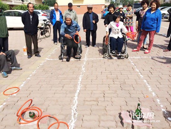 秦皇岛社区开展残疾人趣味游戏活动