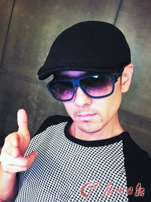 林志颖还留言:"3天没刮胡子,kimi说"爸比!你好酷喔!"这个造型喜欢吗?
