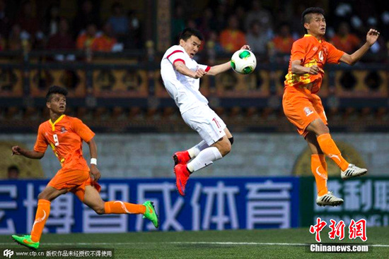 国足世预赛开门红平稳起步 半场紧张后回到正