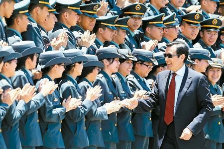 军校毕业典礼 称两岸和平架构不能断|经国号战