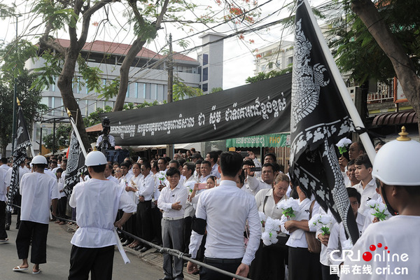 民众夹道送别谢辛亲王