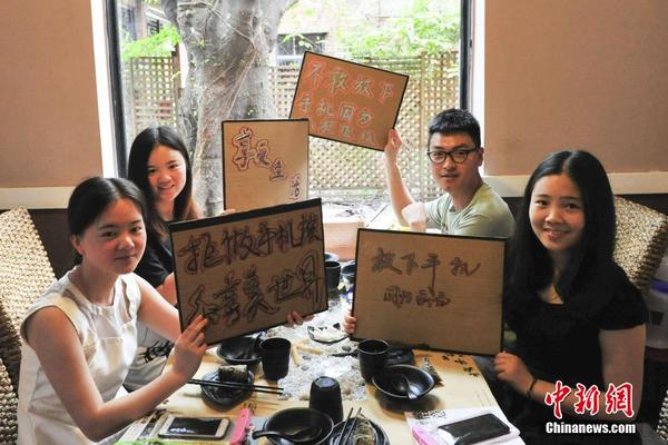 广州市民呼吁放下手机拒做餐桌低头族|手机|