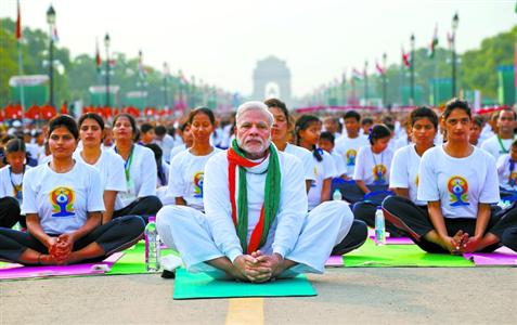 和莫迪一起做瑜伽|印度|瑜伽_凤凰资讯