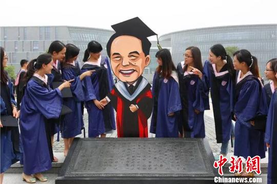 南京大学校长陈骏寄语毕业生要坚守忠诚|校园
