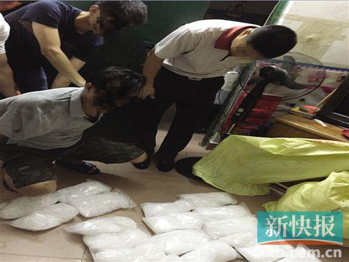 ■警方抓捕藏毒嫌疑人的现场