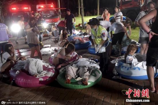 台湾新北市八仙乐园27日晚间举办“彩虹趴”起火，导致助燃性粉尘爆炸。图片来源：CFP视觉中国