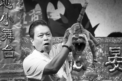 漳州木偶剧团在台湾表演。