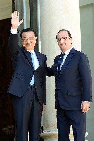 李克强总理30日在巴黎爱丽舍宫会见法国总统奥朗德。图片来自中国政府网