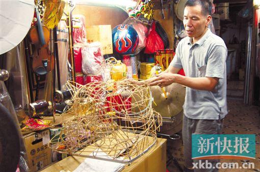 大新街的“先声工艺扎作店”现由第五代传人吴锦汉-1(受访者供图)
