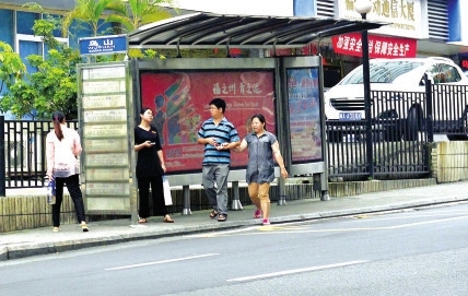 乌山站(通信大厦旁边)