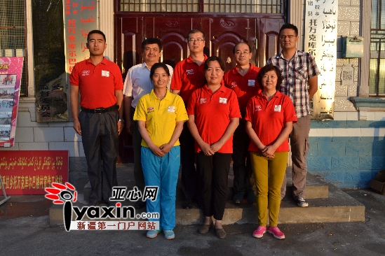新疆人的一天:新疆地矿局三位住<em>村女</em>干部撑起