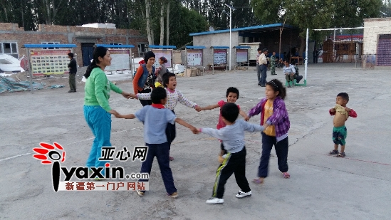 新疆人的一天:新疆地矿局三位住<em>村女</em>干部撑起