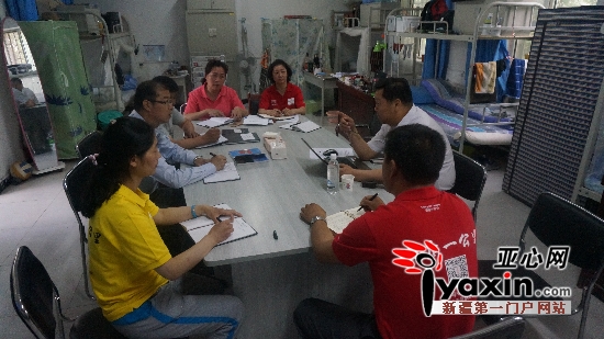 新疆人的一天:新疆地矿局三位住<em>村女</em>干部撑起