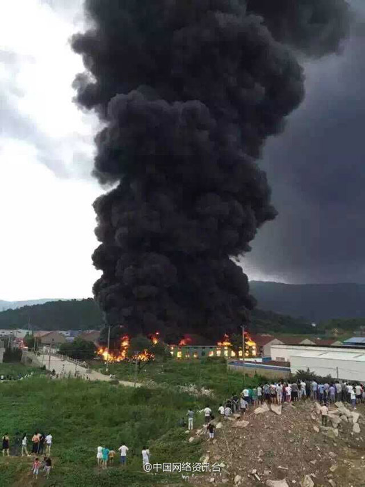 江苏苏州一工厂发生大火(高清组图)|火灾|消防车