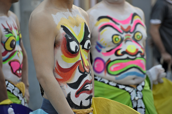 北海道富良野市举行一年一度的“北海肚脐祭”（网页截图）