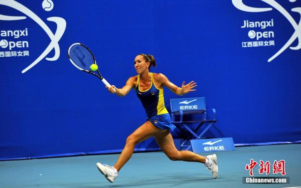 扬科维奇首秀江西国际<em>女子网球</em>公开赛 首轮轻