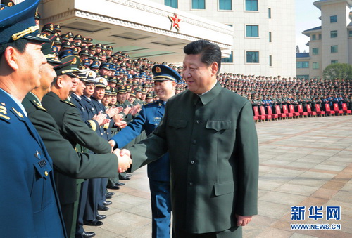 2014年12月14日，习近平接见驻宁部队师以上领导干部和南京军区机关团以上领导干部。新华社记者李刚摄