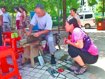 爹爹免费帮居民磨剪子戗菜刀|医生|确诊