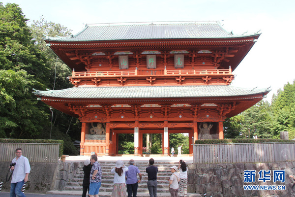 高野山大门（新华社记者 蓝建中 摄）