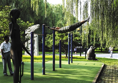 练家子|公园|老人_凤凰资讯