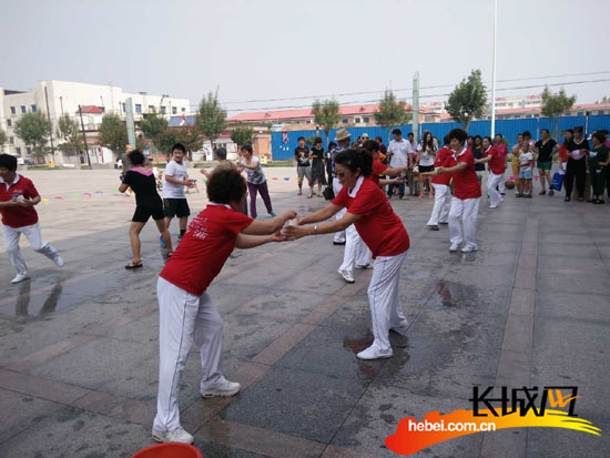 沧州市新华区华油社区举办居民健身趣味运动会