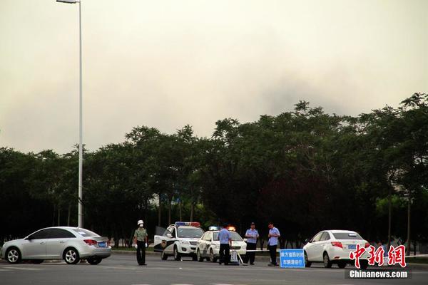 天津港火灾爆炸事故 距现场4公里处仍可看见烟