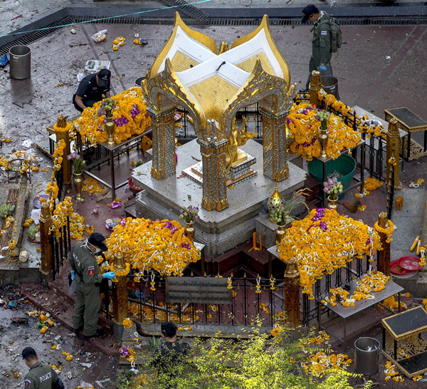 图话 :爆炸后的四面佛周围|游客|景点