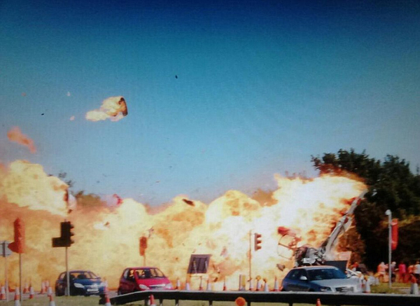 英国一架参展飞机坠毁 致7人丧生(组图)|飞机|航