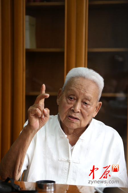 赵举正在讲述抗战故事