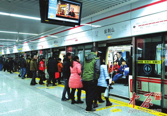 地铁1号线大大缓解市区中心东西方向主干道交通压力
