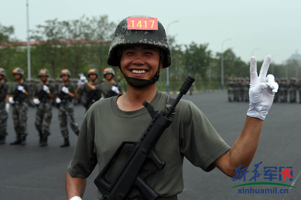 又一个“V”来了 彭田摄