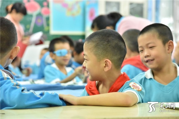 高清:库尔勒市中小学开学|教室|学生