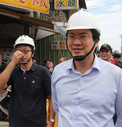基隆市长林右昌(右)。图片来源：台湾《联合报》记者卢礼宾／摄影