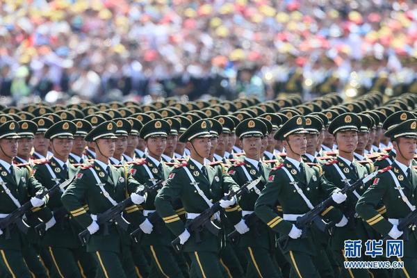 9月3日，中国人民抗日战争暨世界反法西斯战争胜利70周年纪念大会在北京隆重举行。这是武警部队抗战英模部队方队通过天安门广场。新华社记者金立旺摄