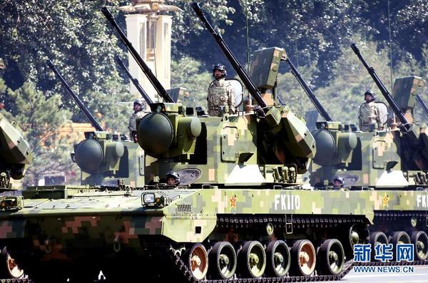 9月3日，中国人民抗日战争暨世界反法西斯战争胜利70周年纪念大会在北京隆重举行。这是高射炮兵方队接受检阅。 新华社记者潘旭摄