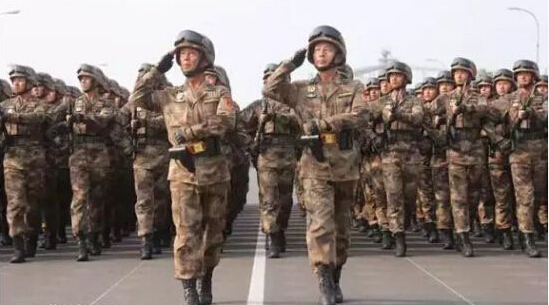 “平型关大战突击连”英模部队方队将军领队