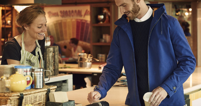 英国推出首款非接触式支付夹克 钱包可以下岗啦
