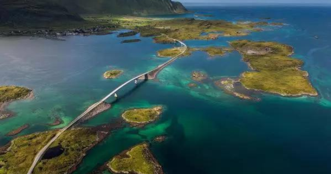 最美最危险公路：横跨小岛与礁石 车会被卷到海里