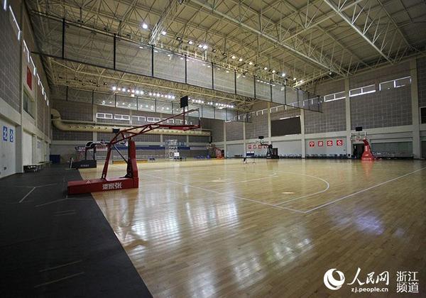 综合训练馆约6280平方米，其中训练场地面积为2835平方米，场地净高大于12.5米。章勇涛 摄