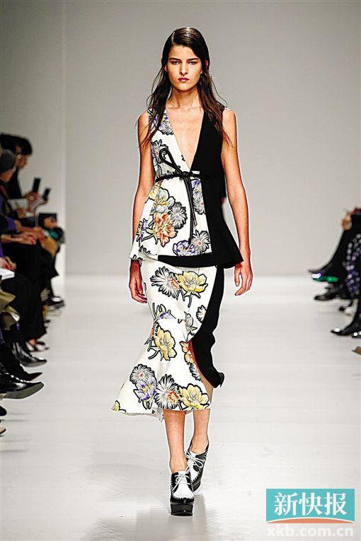 ■衣装上大面积的银莲花和菊花印花图案是值得借鉴的灵感。