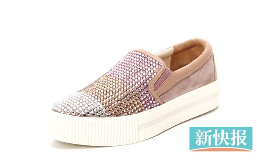 ▲JOY & PEACE本季的闪石乐福鞋,采用了Tone On Tone的色调配搭,渐变过渡得特别漂亮,摩登不浮夸。