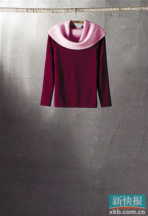 ▲很美很女人的配色,大翻领还可拉成披肩,亦可收一点改变领形,给搭配留下诸多空间。