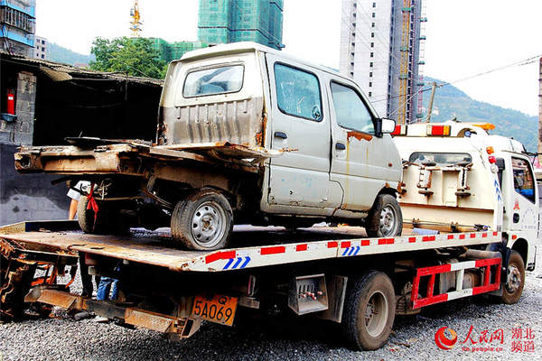 湖北宣恩城管集中整治马路僵尸车(图)|交警|三