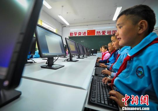 嘉康利中国公益基金为新疆牧区小学捐25万元