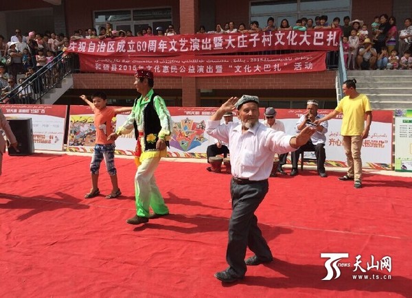 蒋硕摄影报道)近日,和硕县乌什塔拉乡大庄子村工作组与村委会精心策划