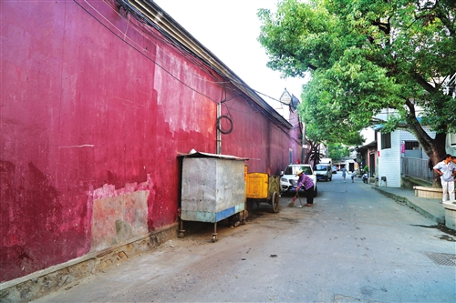 孔庙外墙边的垃圾已清理