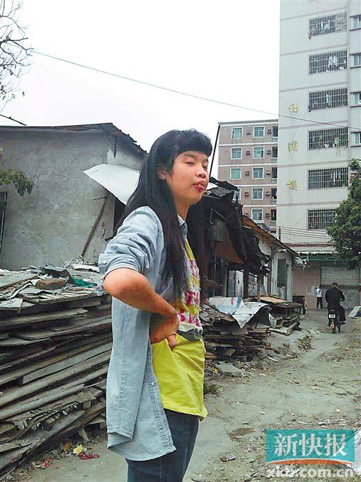 ■嘉琪清瘦高挑,上牙稍有外凸(家长供图)。