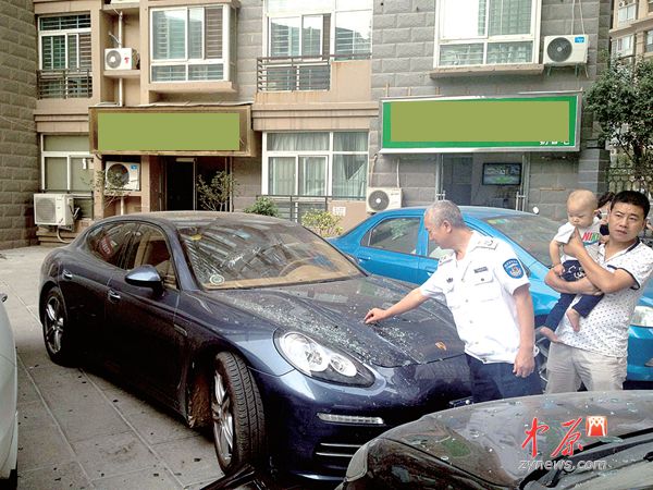 前挡风玻璃、引擎盖受损 维修费约5万元