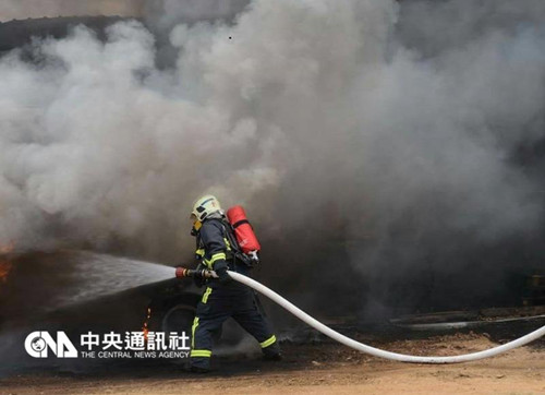 金门县一铁皮仓库发生大火 厦门亲友关切(图)|